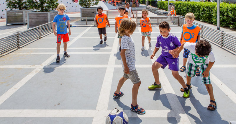 800 playground voetballen voetbalveldje